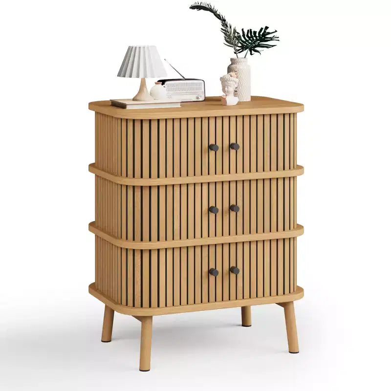 Komoda, szafka w stylu mid-century modern z 3 szufladami, przesuwanymi drzwiczkami z plecionki i drewnianymi nogami, dąb